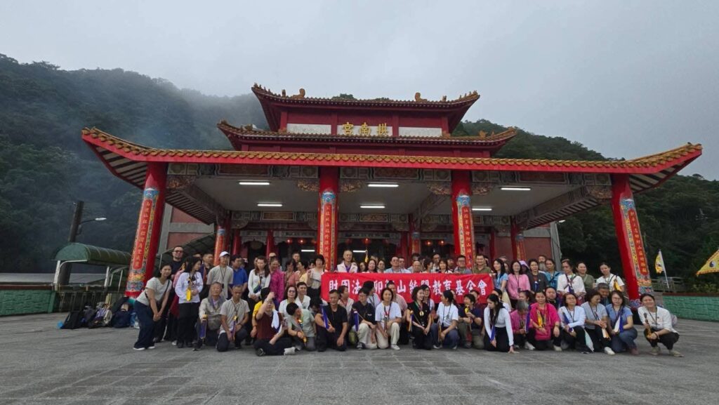 純陽教育基金會與OOSS呂祖丹道密訓拱南宮大合照
