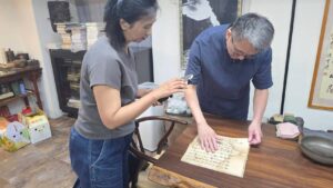 劉康毅於武學書館展示館藏武術手抄古籍